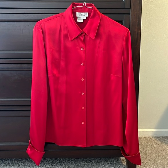 due per due Tops - Vintage Red Silk Button-Up Blouse Size 4 Retro Sexy Feminine